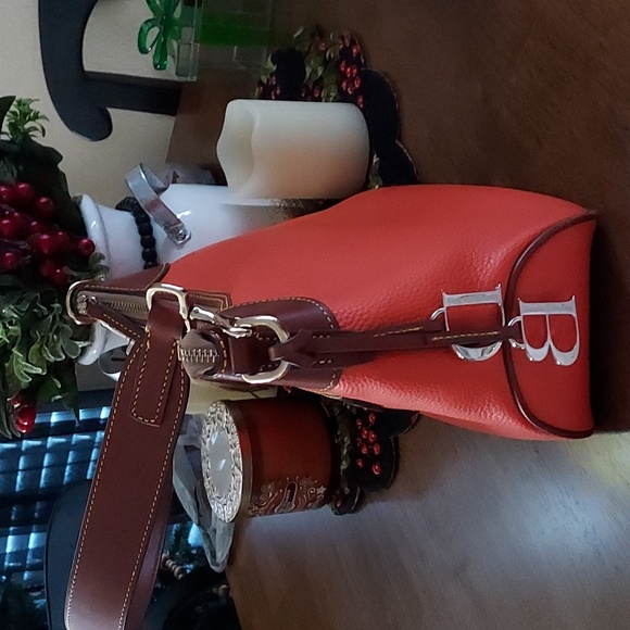 Dooney and Bourke medium hobo handbag - Picture 3 of 6